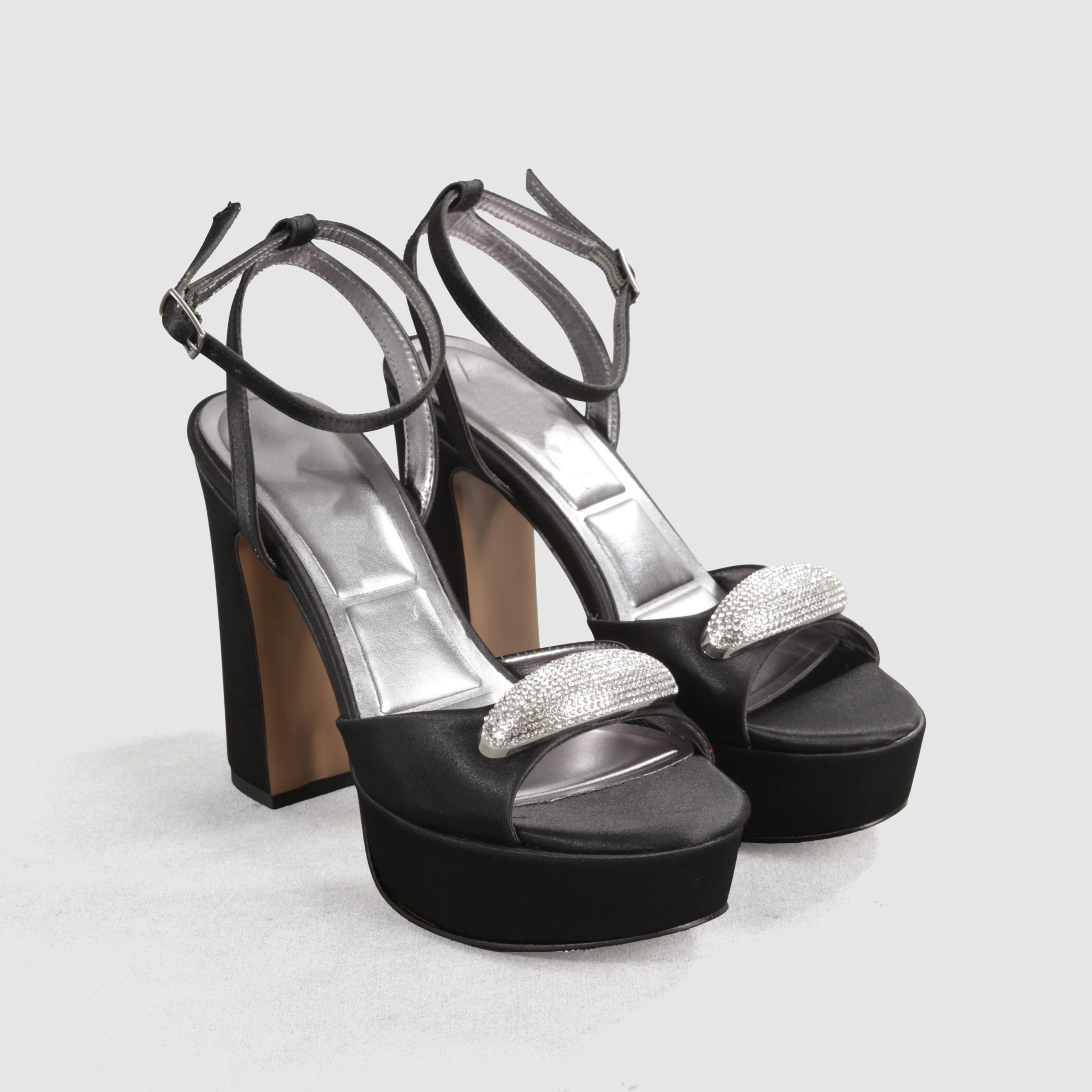 Whole Black Peppercorns